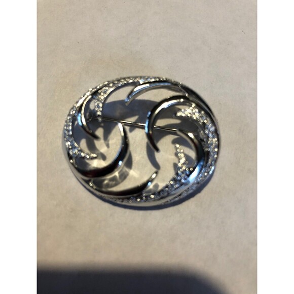 Lovely Vintage  Sarah Coventry Textured Swirl Modernist Silver Tone Brooch - Picture 1 of 5
